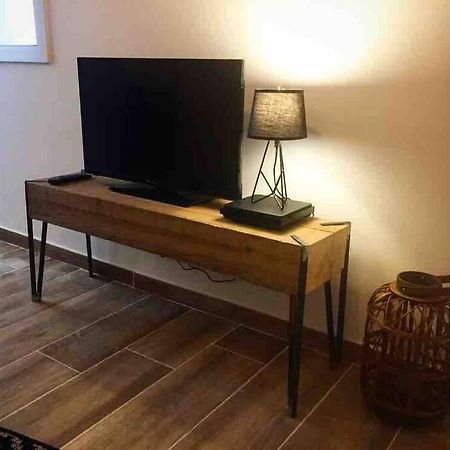 Studio Tout Equipe Apartment Marguerittes Bagian luar foto