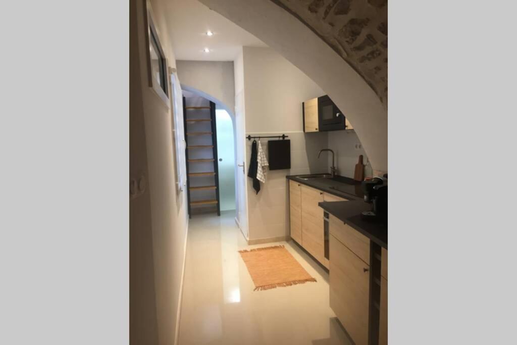 Studio Tout Equipe Apartment Marguerittes Bagian luar foto
