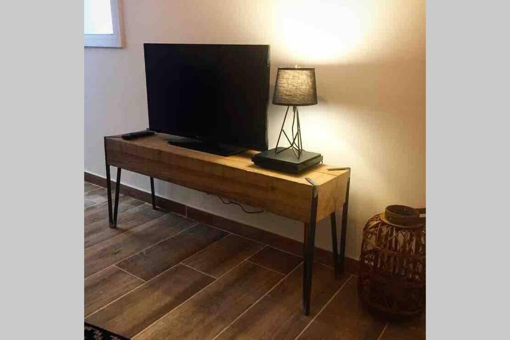 Studio Tout Equipe Apartment Marguerittes Bagian luar foto